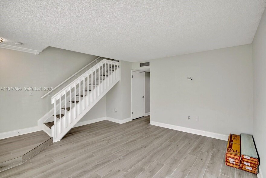 Building Photo - 10102 SW 77th Ct