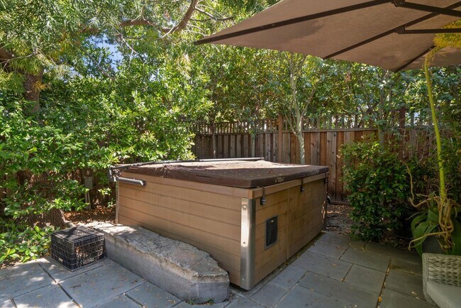 Building Photo - Beautifully Appointed 7-Bedroom Home with Lush Garden Setting in Palo Alto