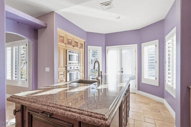 Building Photo - 8570 Country Home Cir