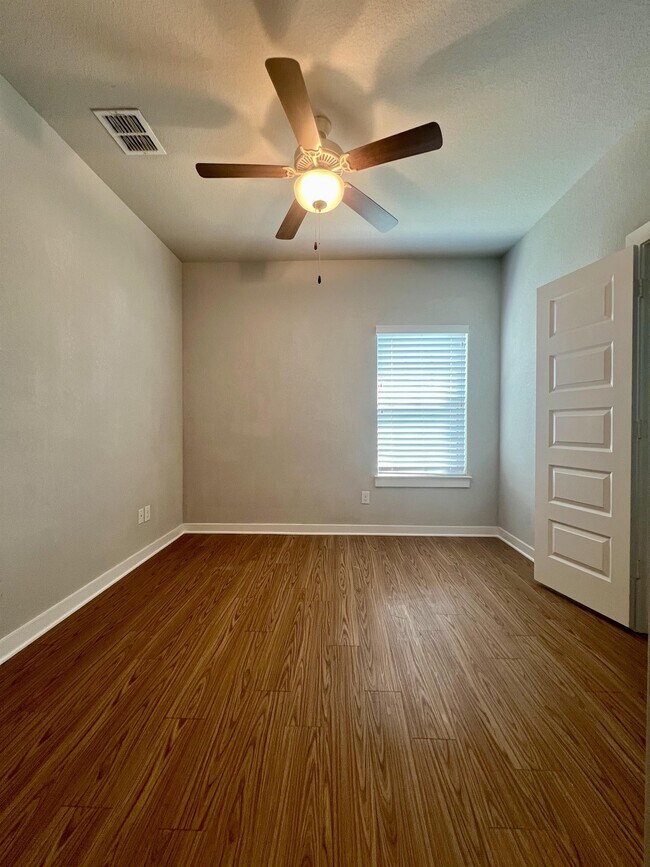 Building Photo - 374 Creekside Curve