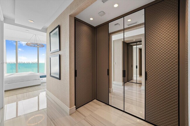 Building Photo - 17901 Collins Ave