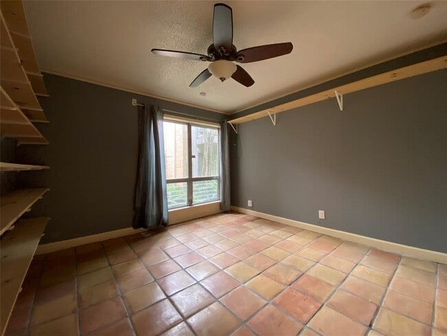 Building Photo - 8211 Katy Fwy