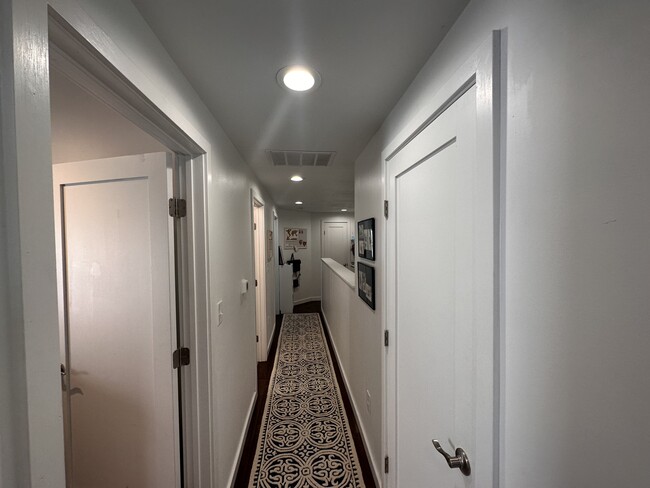 Corridor - 4818-3 Baltimore Ave