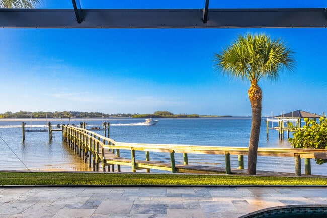 Building Photo - 3501 SE Kubin Ave