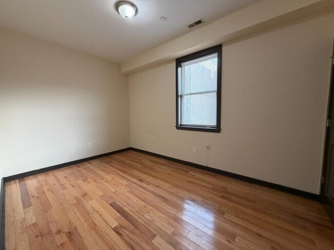 Building Photo - 1911 N Gratz St