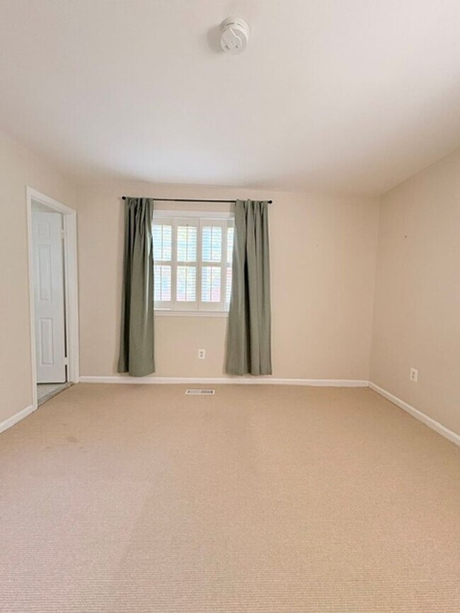 Building Photo - 6718 Kenwood Forest Ln