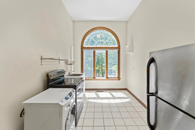 Building Photo - 501 Woodbine Rd
