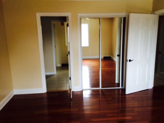 Building Photo - 124 Arlington Cir