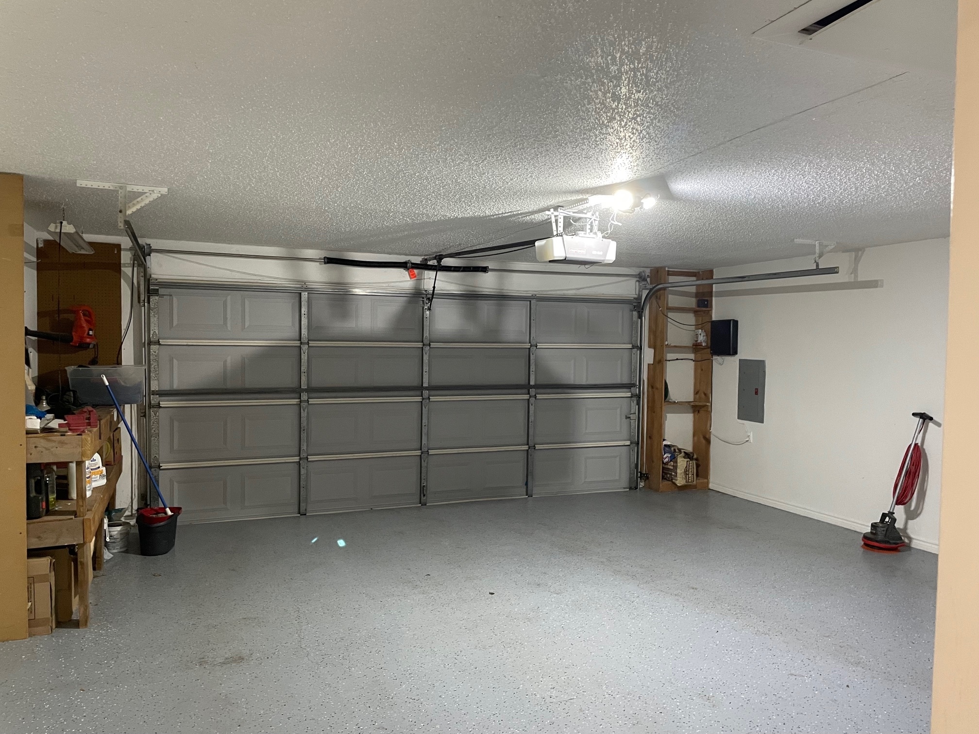 Building Photo - 737 Robin Ln