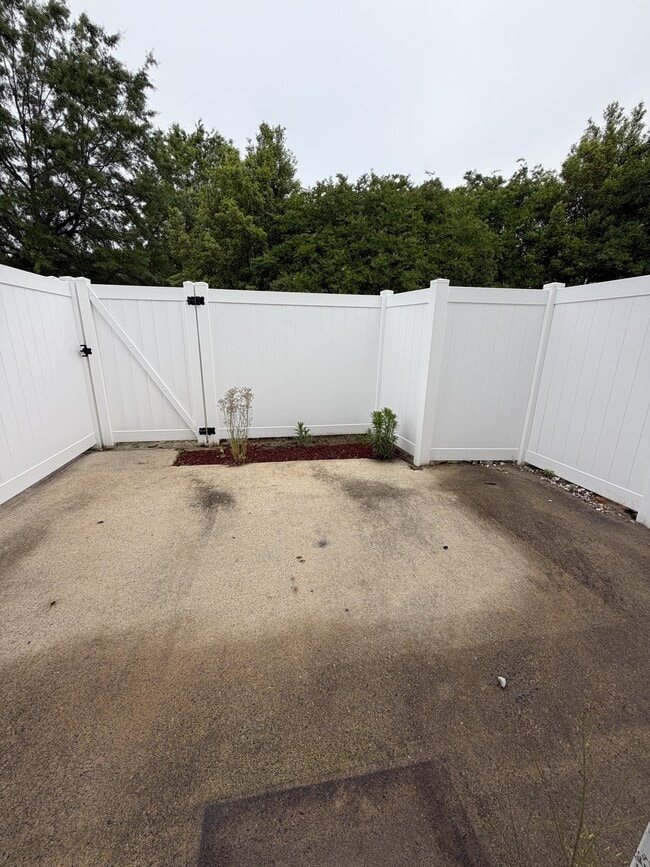 Building Photo - 3811 Sterling Pointe Dr