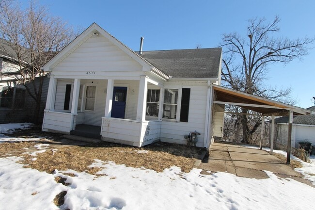 Building Photo - Spacious 3 bedroom 1.5 bathroom home with ...