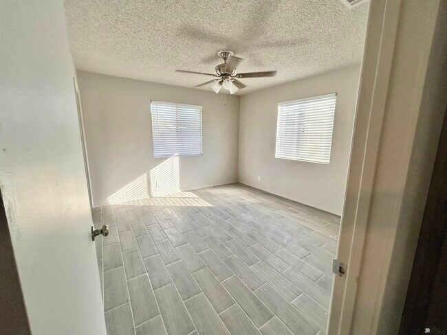 Building Photo - 1744 W 24th Dr