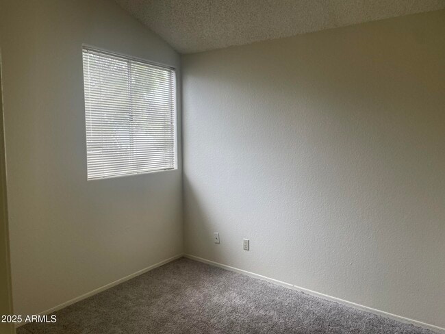 Building Photo - 441 S Maple