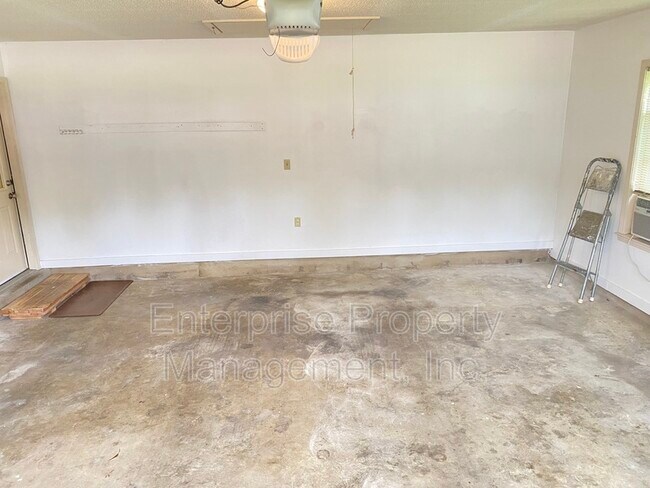 Building Photo - 3840 Charbon Ln