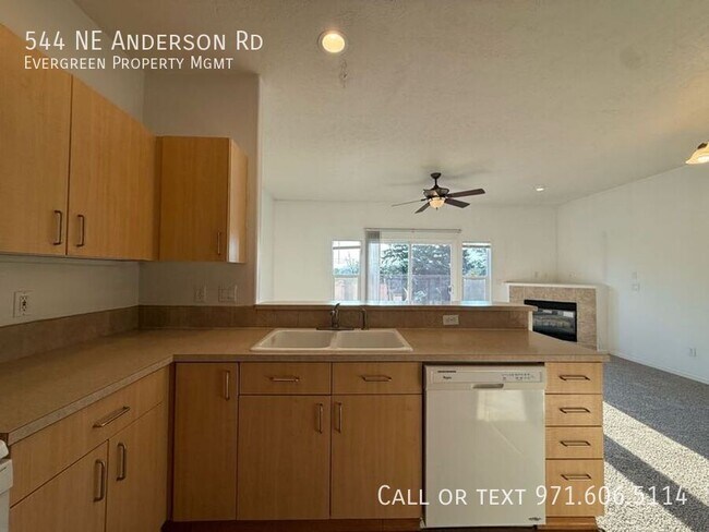 Building Photo - 544 NE Anderson Rd