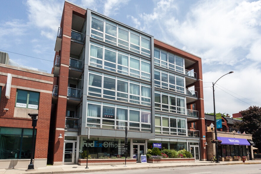 Primary Photo - 744 W Fullerton Pkwy