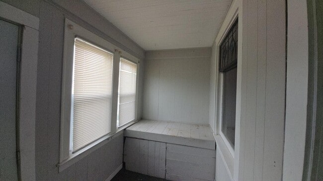 Building Photo - 2240 White Oak Ave