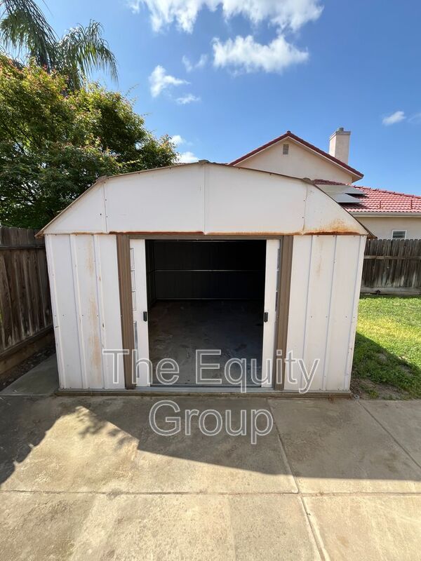 Building Photo - 1615 W Median Ave