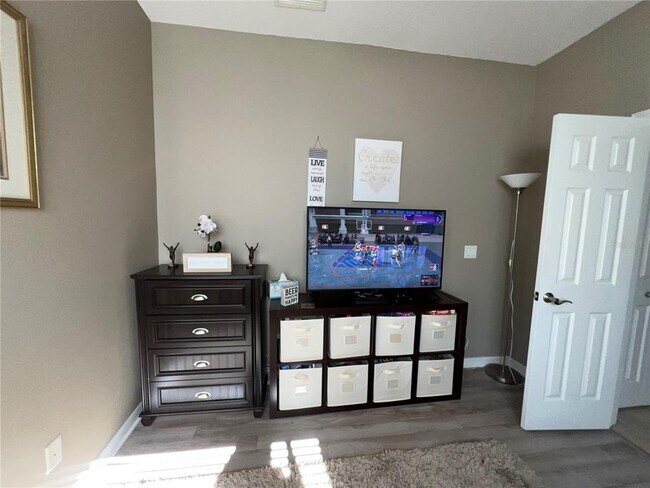 Building Photo - 2522 Oswego Dr