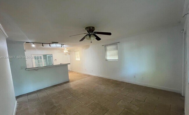 Building Photo - 120 NE 185th Terrace