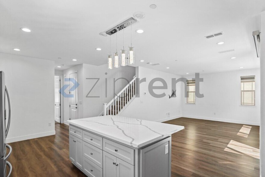 Building Photo - Unit