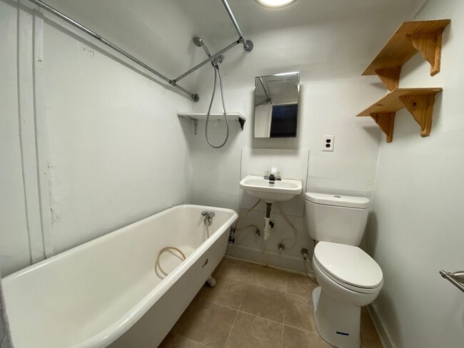 Building Photo - Central Campus OSU 7 bedroom, 4 Bathroom H...