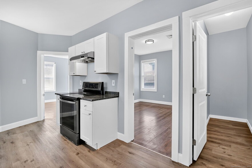 Building Photo - 14 Belden St