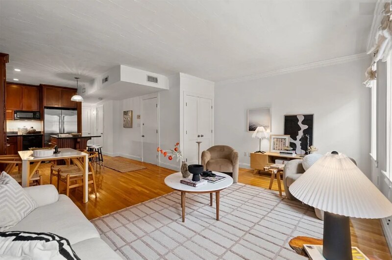 Building Photo - 156 Prince St