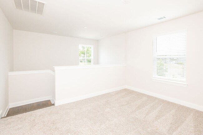 Building Photo - 204 Douglas Bend Rd