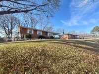 Building Photo - PROMO: Get $500 OFF first months rent when the lease today! / 3 Bed, 1.5 Bath Home with Fenced Ya...