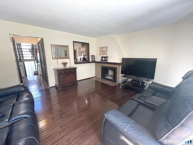 Building Photo - 21 Hudson Glen St