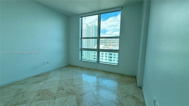 Building Photo - 1155 Brickell Bay Dr