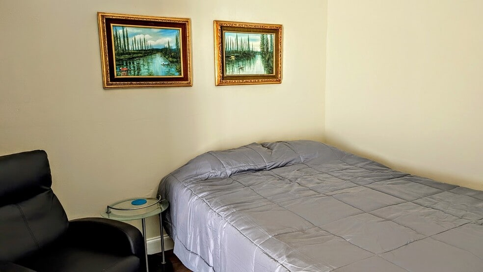 Primary Photo - 2344 1st Ave N