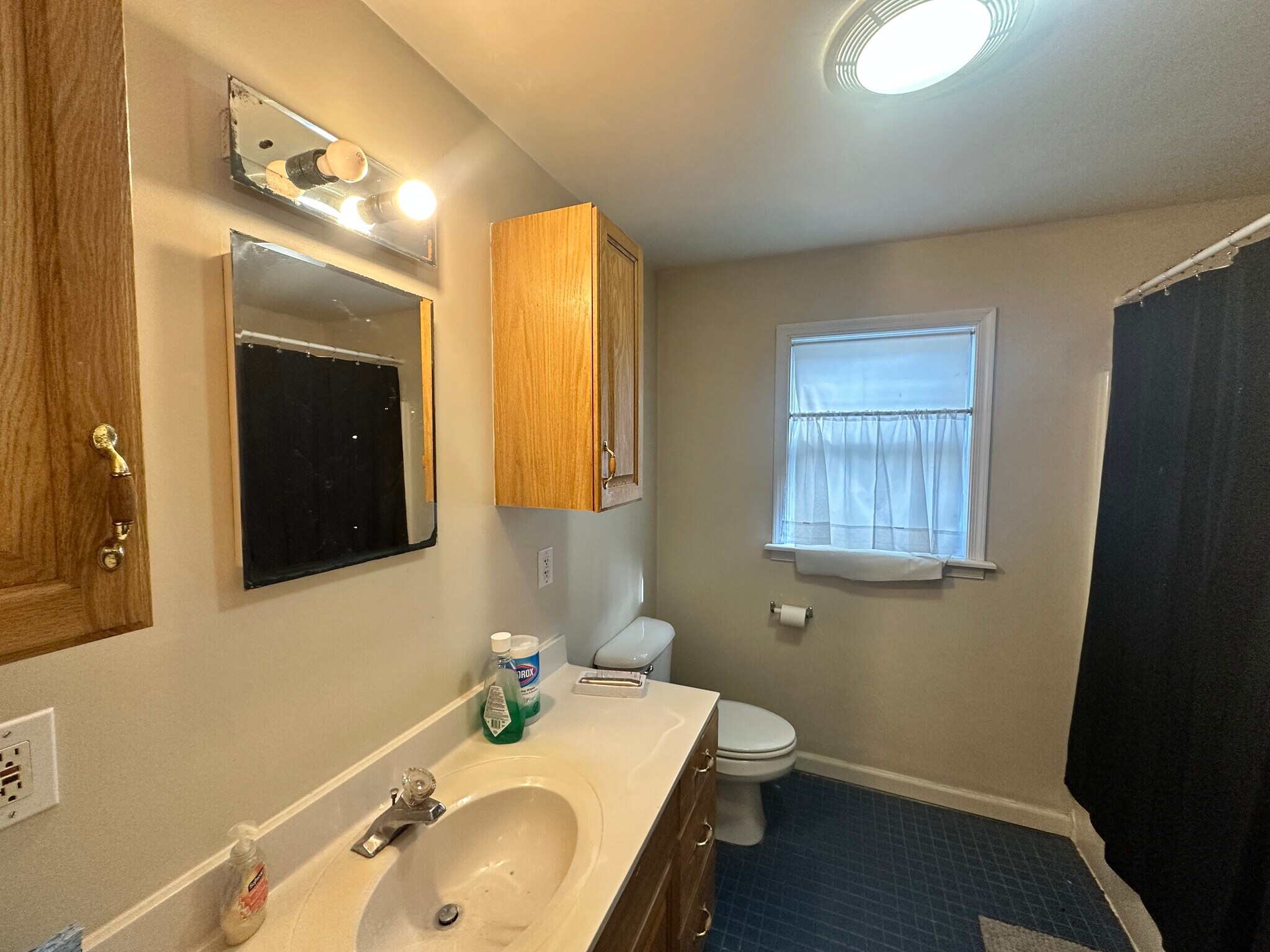 Building Photo - 64 Hillside St