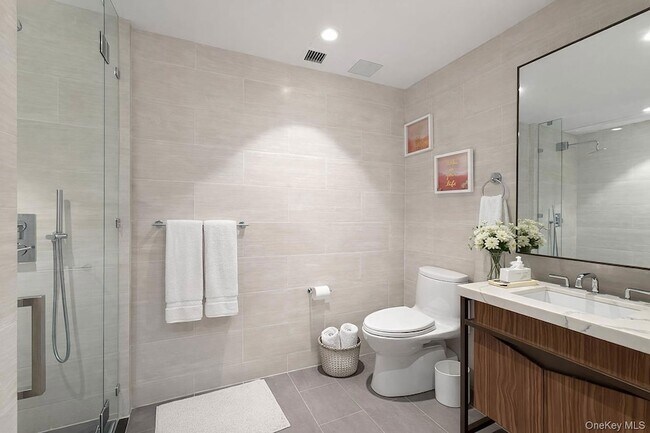 Building Photo - 133-27 39th Ave