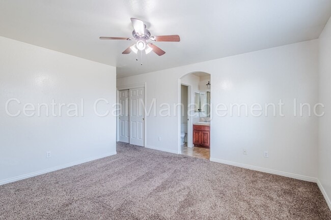 Building Photo - 4 Bedroom, 2 Bath Home in Desired Northwes...