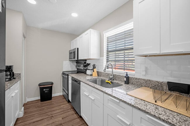 Building Photo - 13803 Heritage Club Dr