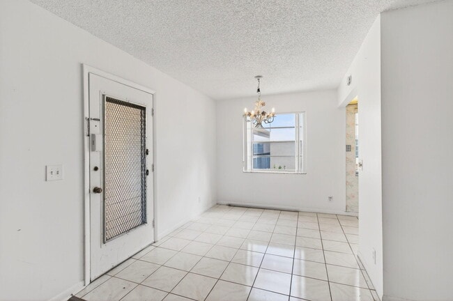 Building Photo - 180 Flanders C