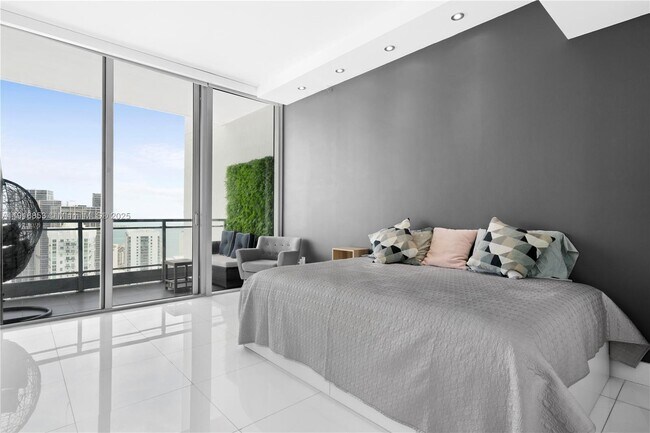 Building Photo - 92 SW 3rd St