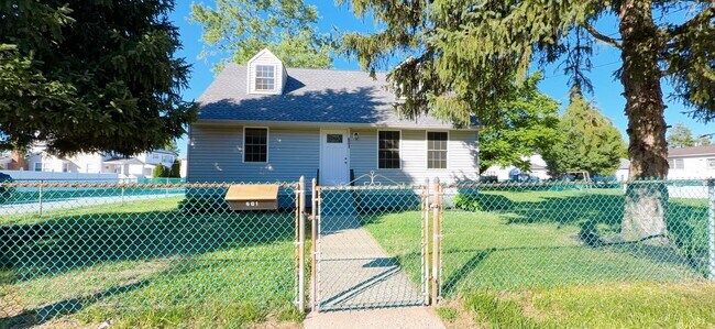 Building Photo - 601 Uhler Ave