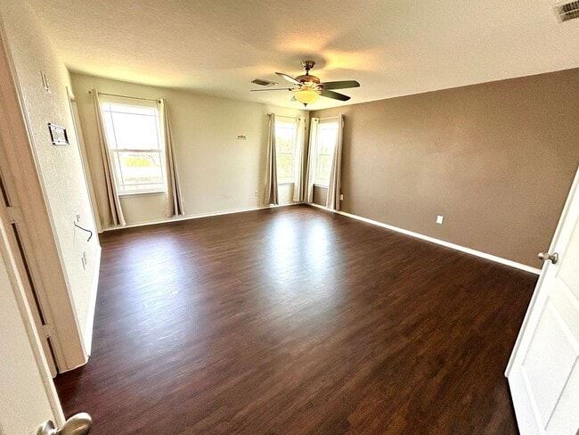 Building Photo - Stunning 3BD/2.5BA Two-Story Home with Office & Loft Near Brooks City Base!