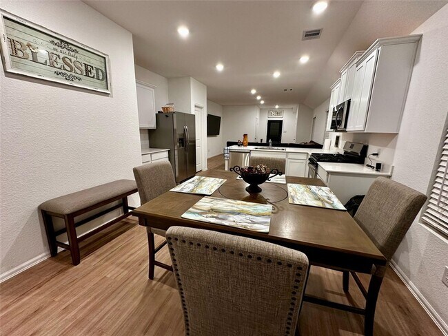 Building Photo - 2023 Foxtail Crk Ct