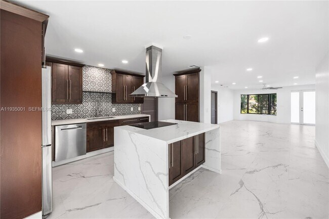 Building Photo - 218 SE 2nd St