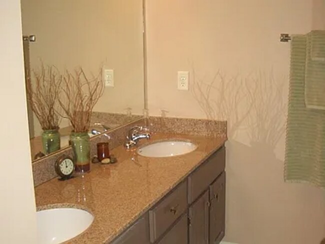 Building Photo - 1798 N 177th Plaza