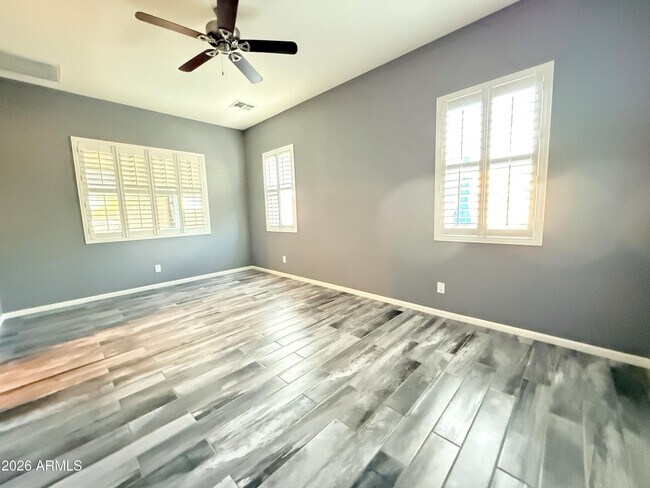 Building Photo - 20618 W Edgemont Ave