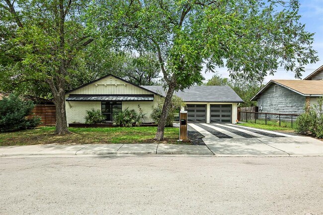 Building Photo - 5702 N Hampton Dr