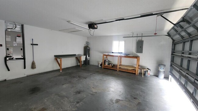 Building Photo - 13 Wood Crest Ln
