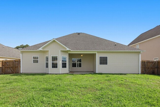 Building Photo - Welcome to Carolina Plantations!