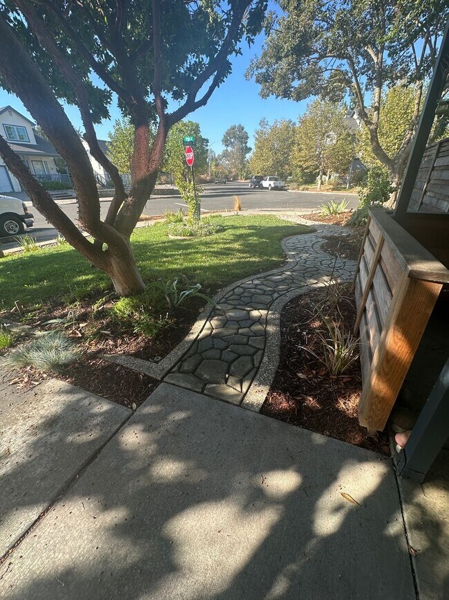 Building Photo - Charming Home in Winters, CA