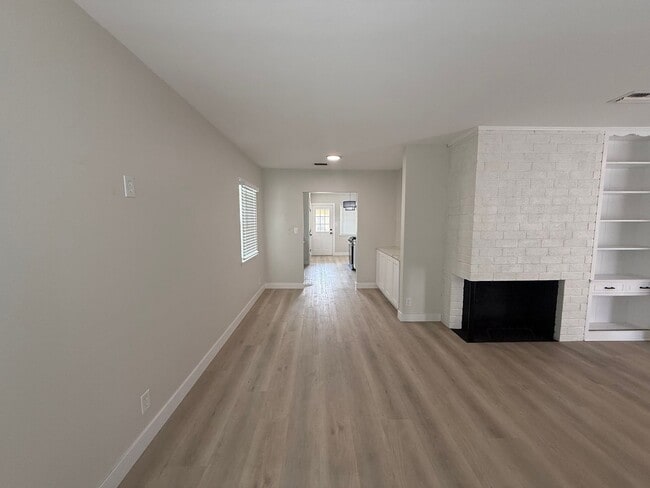 Building Photo - Newly remodeled 3 bedroom 2 bath